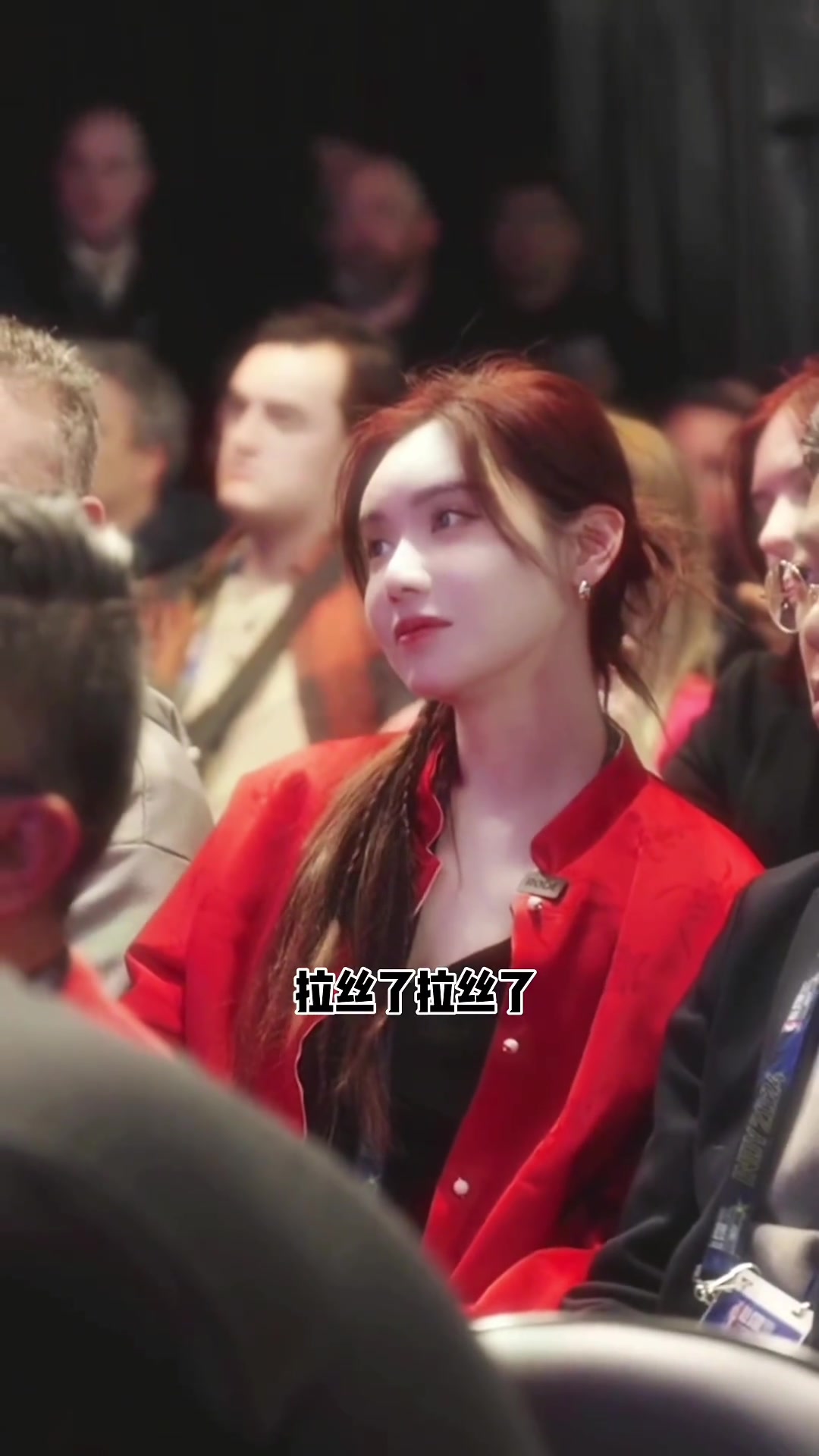 竟然被公牛强吻了！