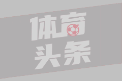 放假了兄弟！维尼修斯的潮男穿搭度假照：迪拜的阳光漫步 ☀️