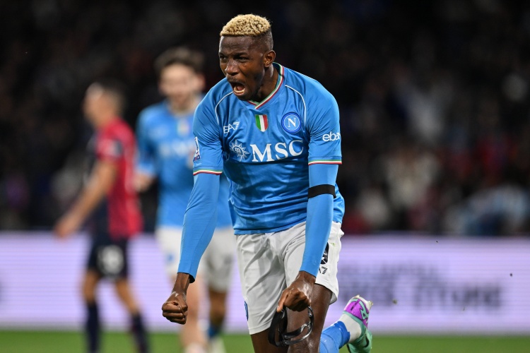 奥斯梅恩在那不勒斯欧冠主场已打进6球,追平因西涅仅次于默腾斯