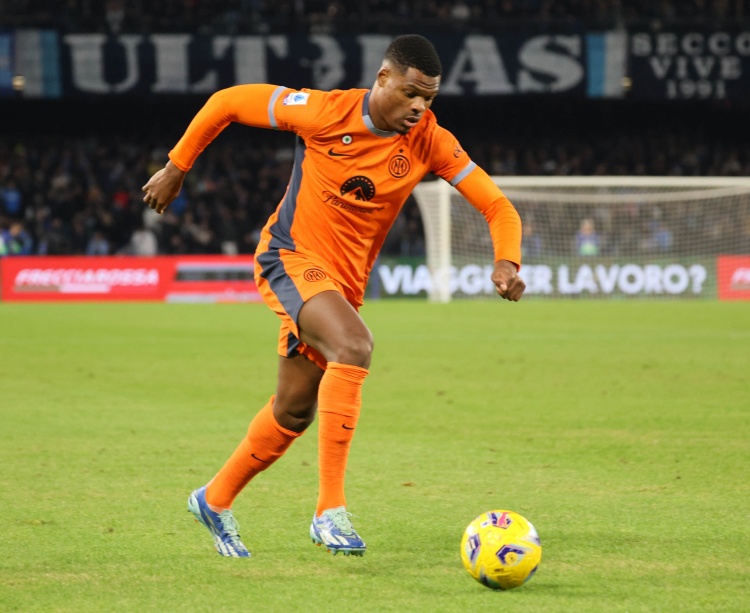 米体:邓弗里斯改变想法,可能以400万欧+奖金的年薪与国米续约