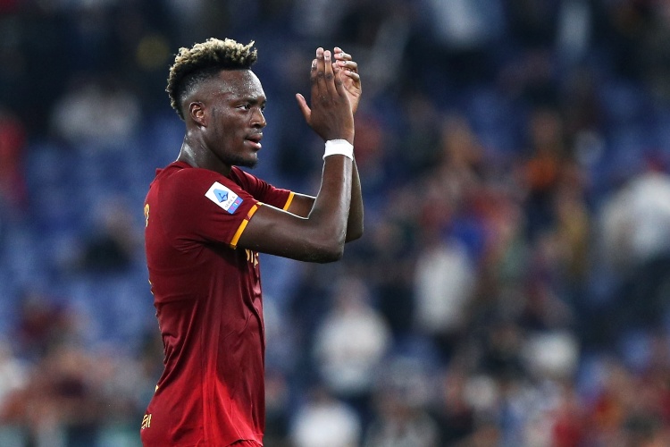 跟队记者:罗马前锋亚伯拉罕将在3月初恢复合练,已因伤缺席9个月