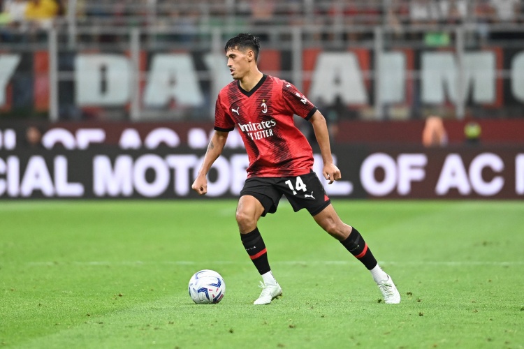 意天空预测米兰欧联首发:赖因德斯替换本纳塞尔,莱奥首发