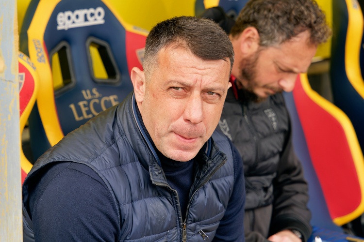 下课后又被禁赛4场+罚款1万欧元!莱切前主帅头撞对方球员被处罚