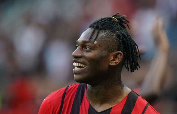 本赛季已打进10球助攻10次!莱奥连续三个赛季进球和助攻均上双