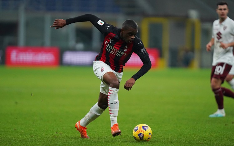 DAZN:卡卢卢遭遇膝盖轻微扭伤,所以无法继续坚持比赛