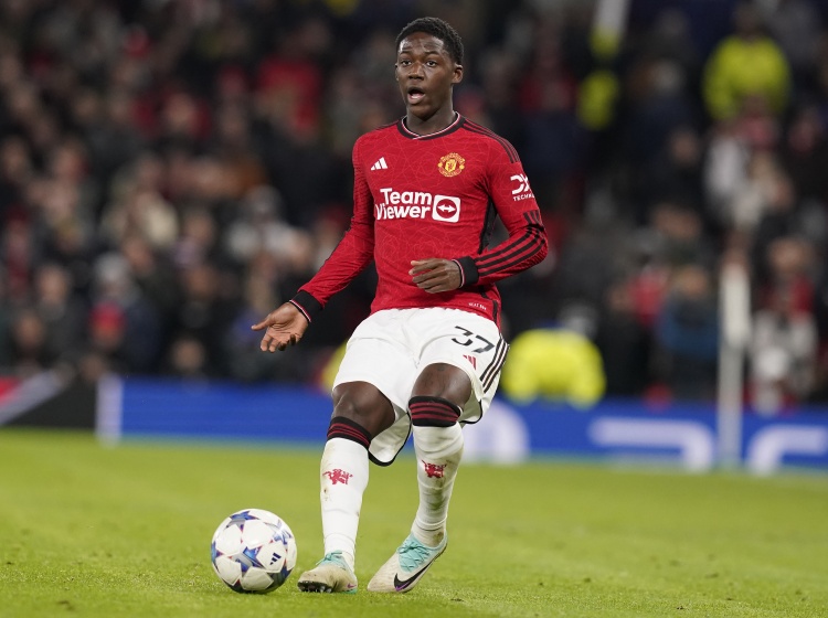 曼联盘点由俱乐部青训培养的英格兰国脚：拉什福德、梅努在列。