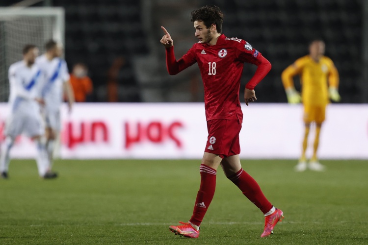 罗体:克瓦拉茨赫利亚左大腿肌肉受伤,可能影响那不勒斯周末联赛