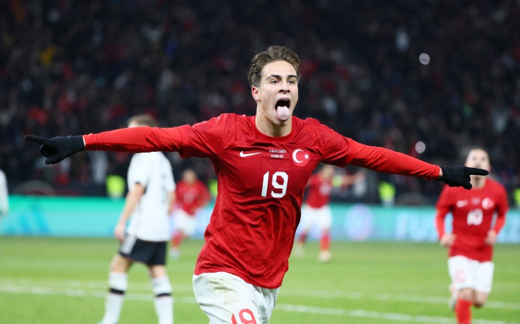 米体:伊尔迪兹在国家队尝试踢中锋,周末意甲或成尤文锋线新选择