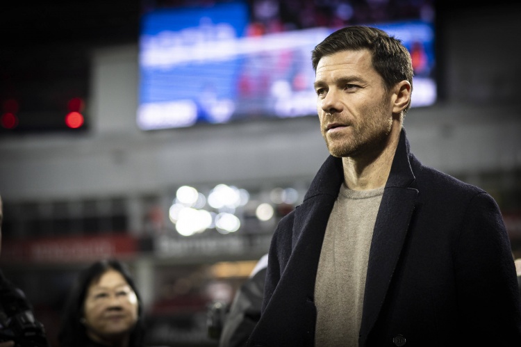 国外Kop评阿隆索留队:这是他的损失,他不想来就不用浪费时间