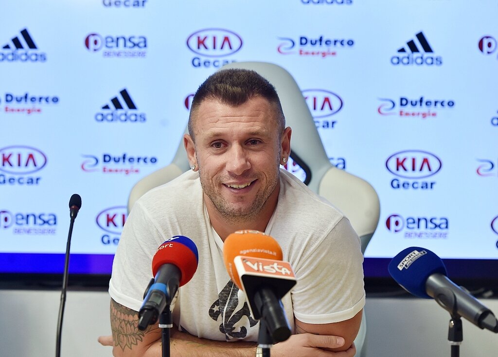 卡萨诺:尤文3年花1.6亿欧却踢得很糟,阿莱格里目标争四令人发笑