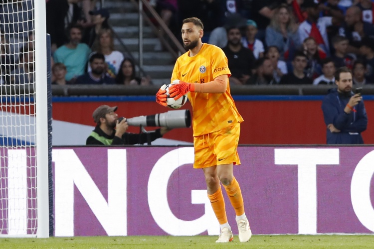 费迪南德:多纳鲁马配不上任何的称赞,他的表现有些混乱