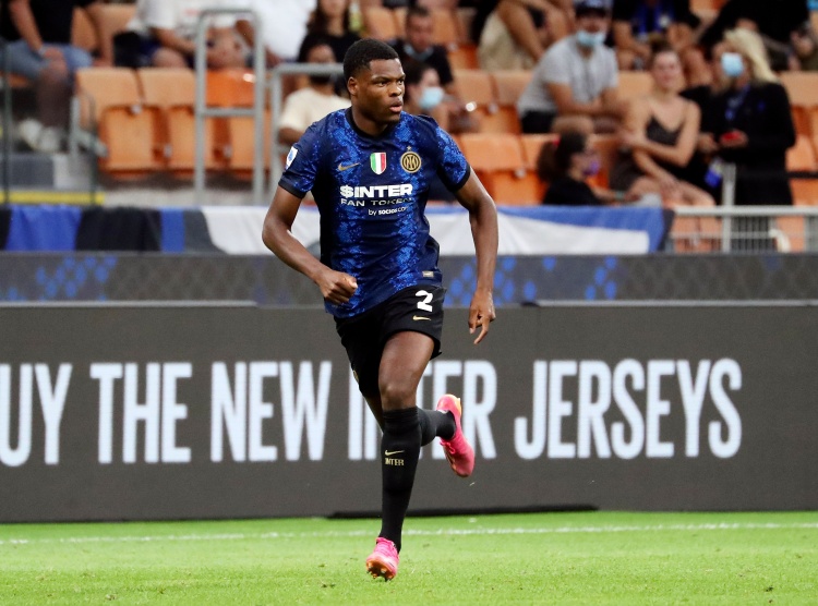 邓弗里斯:这是我的第一个意甲冠军&国米的第二颗星,我一直在笑