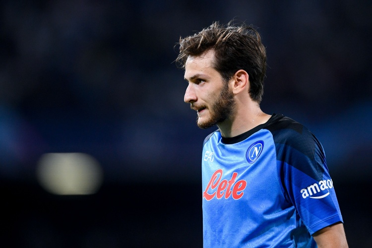 记者:利物浦和巴萨都有意克瓦拉茨赫利亚,预计费用超1亿欧