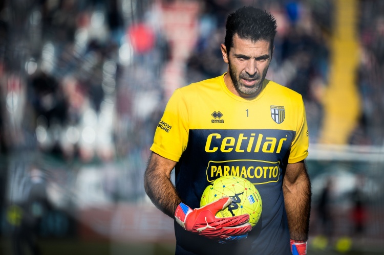 布冯发推祝贺帕尔马重返意甲:祝贺全队和俱乐部,去享受吧!