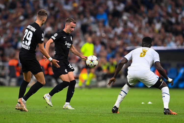 外媒:法兰克福可能需要输给莱比锡来阻击多特,以便拿到欧冠资格