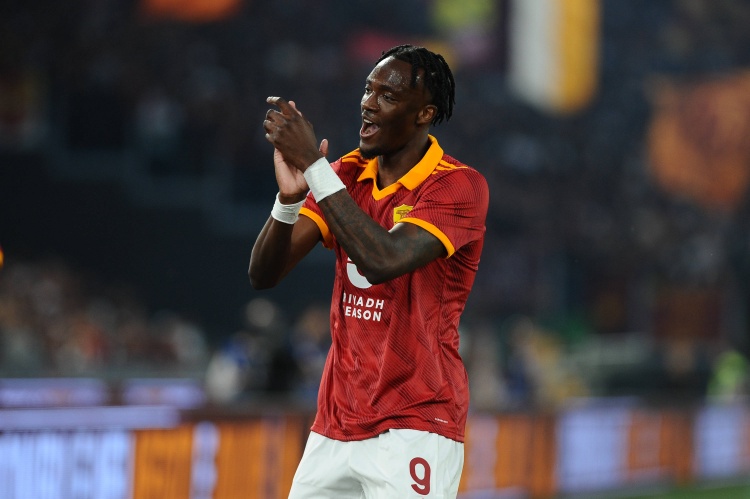 罗体:亚伯拉罕错失空门良机后遭球迷辱骂,甚至包括种族歧视言论