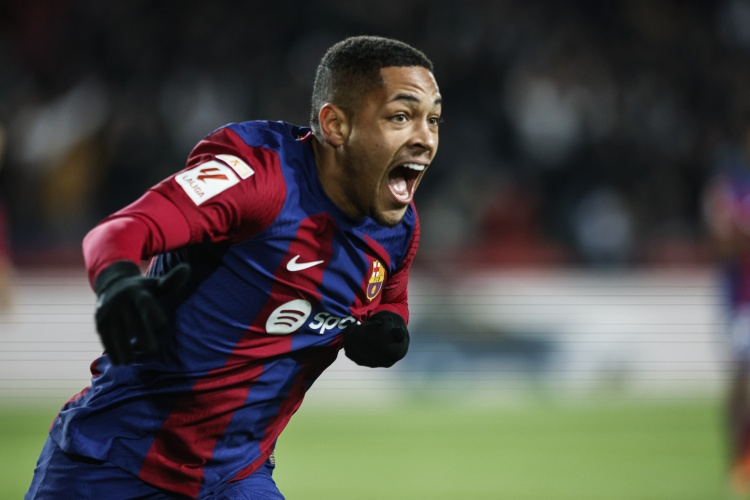 世体:罗克对自己的处境感到沮丧,不理解巴萨为何要将其外租